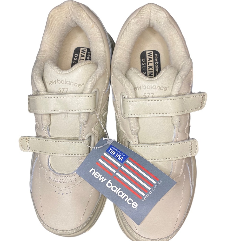 New Balance walking DSL-2 shoes with tags. Color beige or off white.